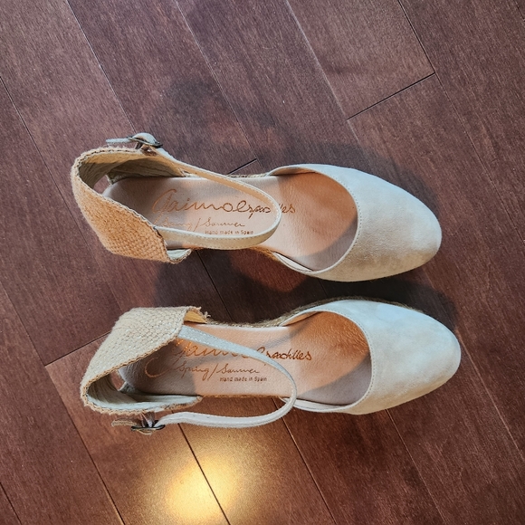 Espadrilles - Picture 2 of 3